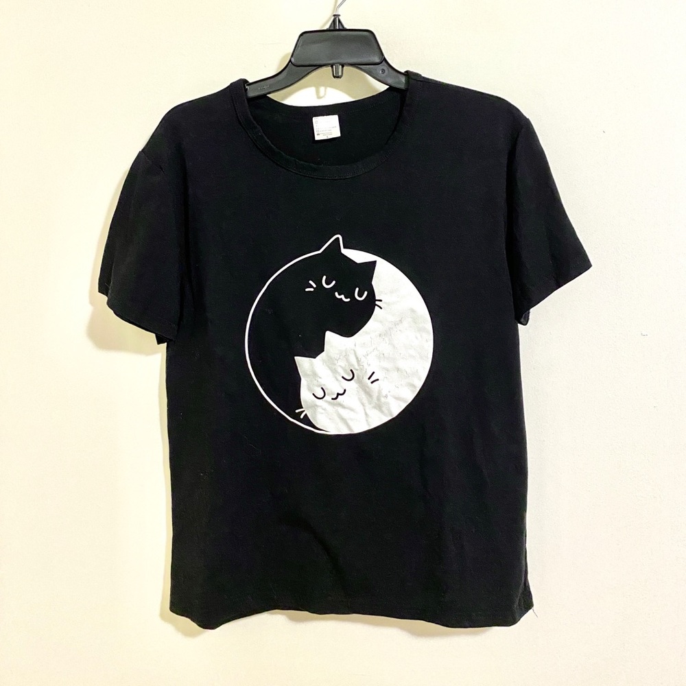 3 FOR $6 💚 Cat Ying Yang Tee